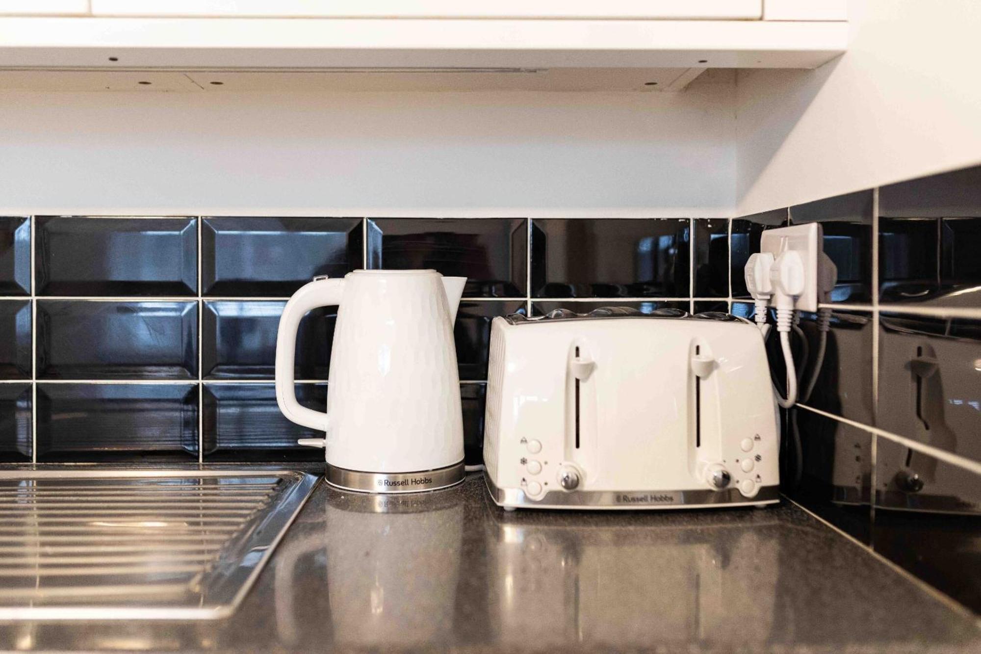 Modern Flat - Sleeps 3 - London * Enfield