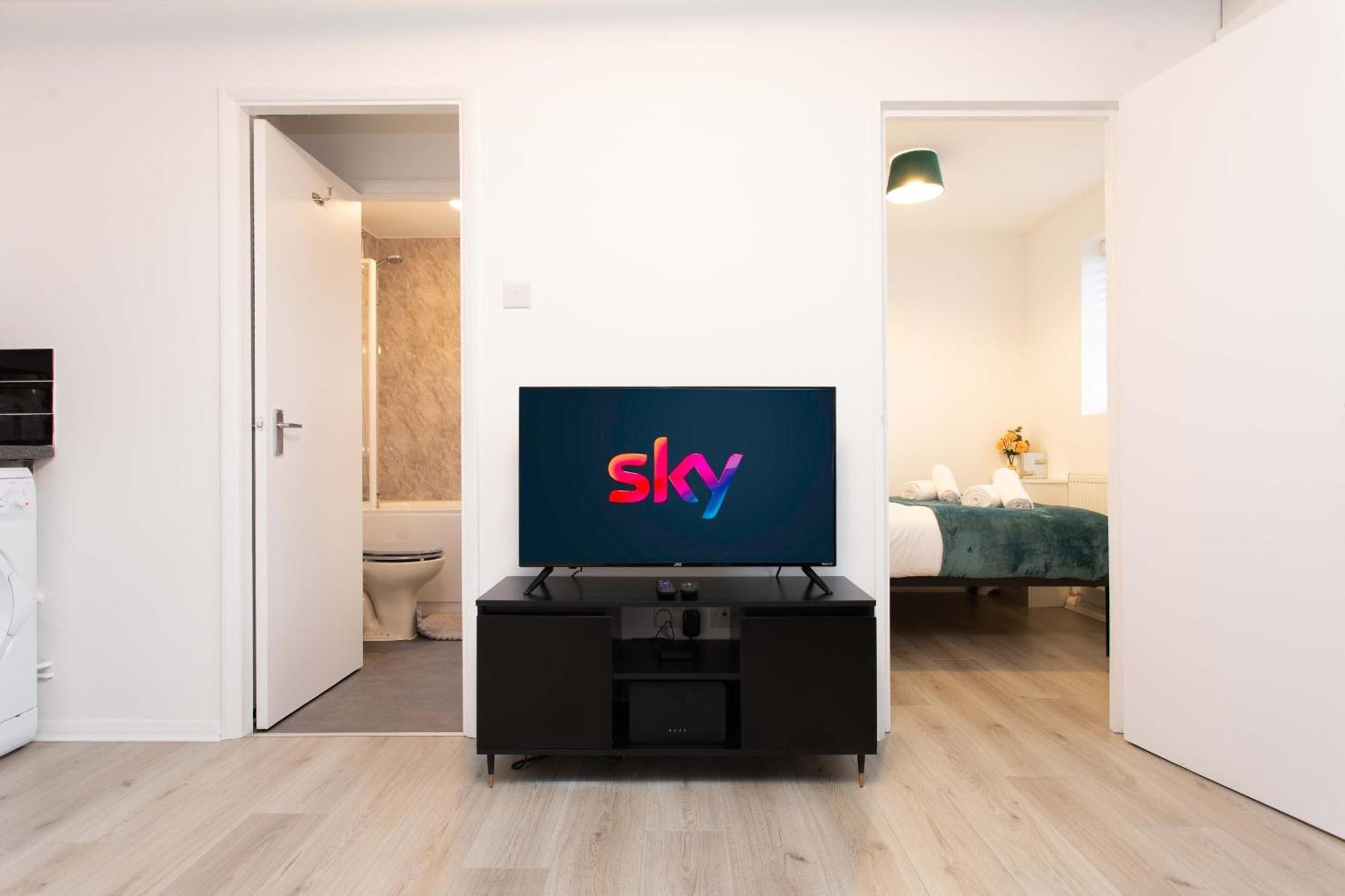 Modern Flat - Sleeps 3 - London * Enfield