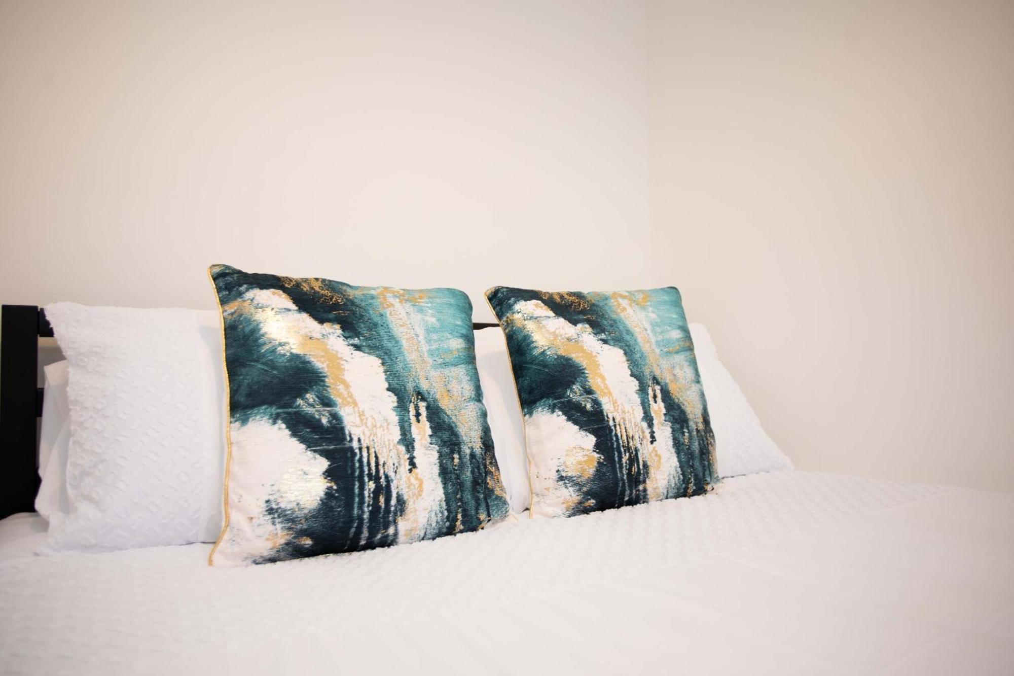 Modern Flat - Sleeps 3 - London Apartment Enfield